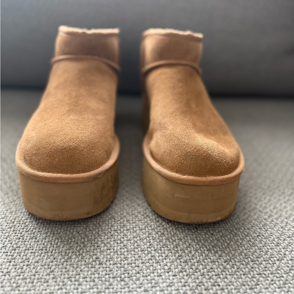 UGG Women’s Classic Ultra Mini Platform size 8